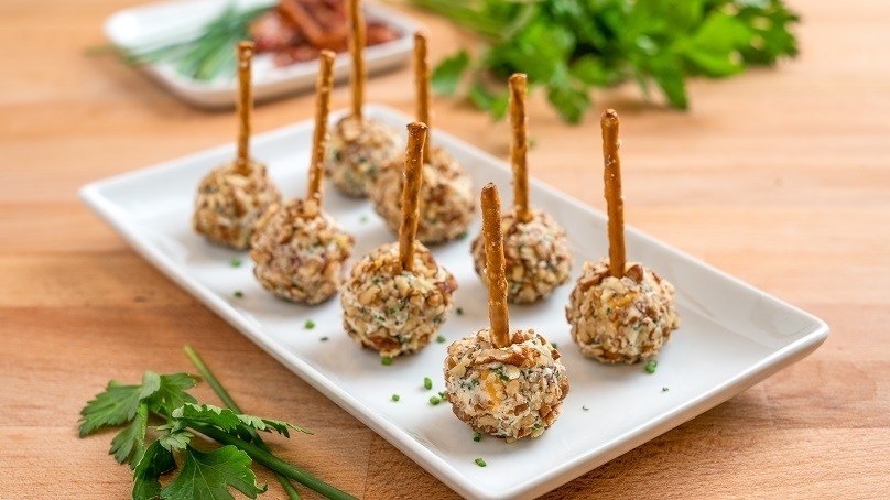 Mini Bacon Ranch Cheese Balls, plate, garnish, wood table