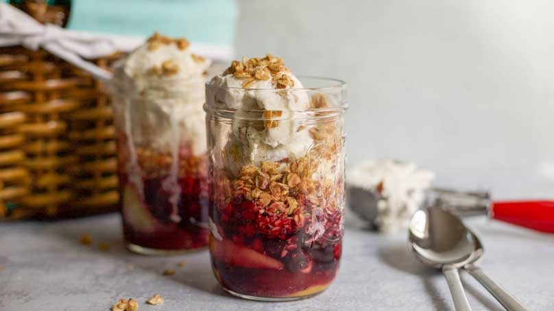 Mason Jar Seasonal Fruit Crisp