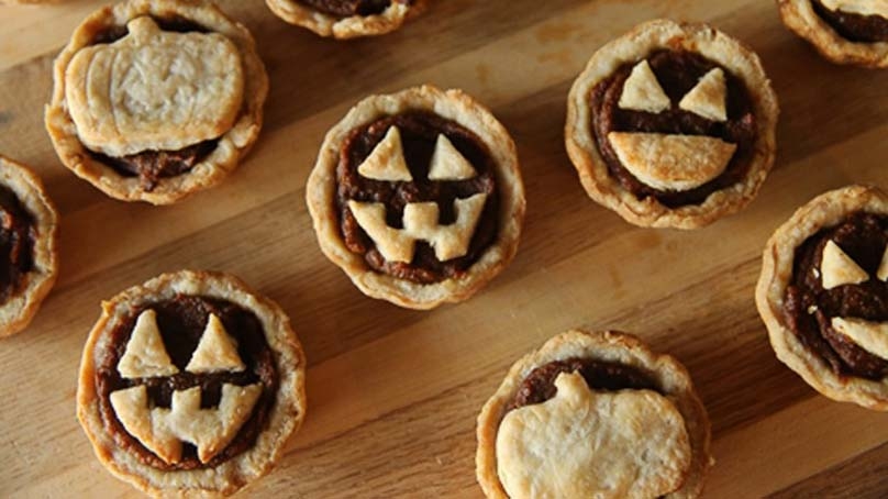 Vegan Pumpkin Pie Tarts on wood table