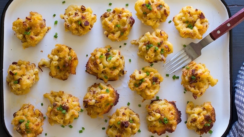 Bacon mac & Cheese bites, serving tray, table cloth, serving fork